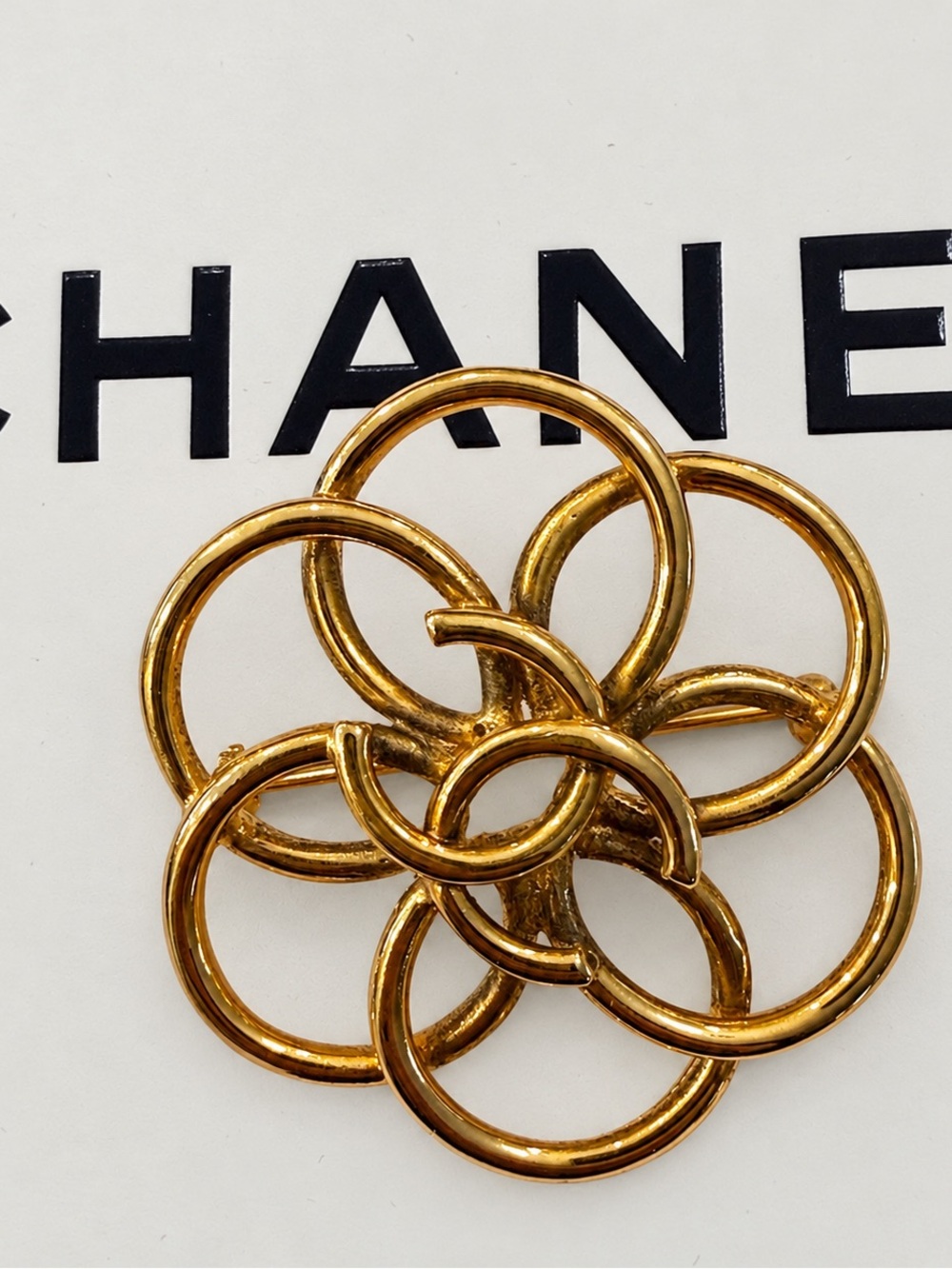Vintage Chanel 1996P Interlocking Ring Brooch Gold Tone Pin Karl Lagerfeld Era
